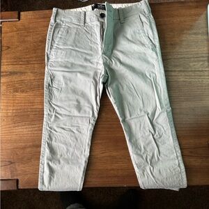Men’s Hollister Super Skinny Light Gray Dress Pants. Size 30x28.